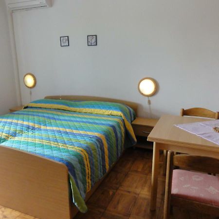 Nice And Cozy Apartment Ferry In Medulin Exteriér fotografie