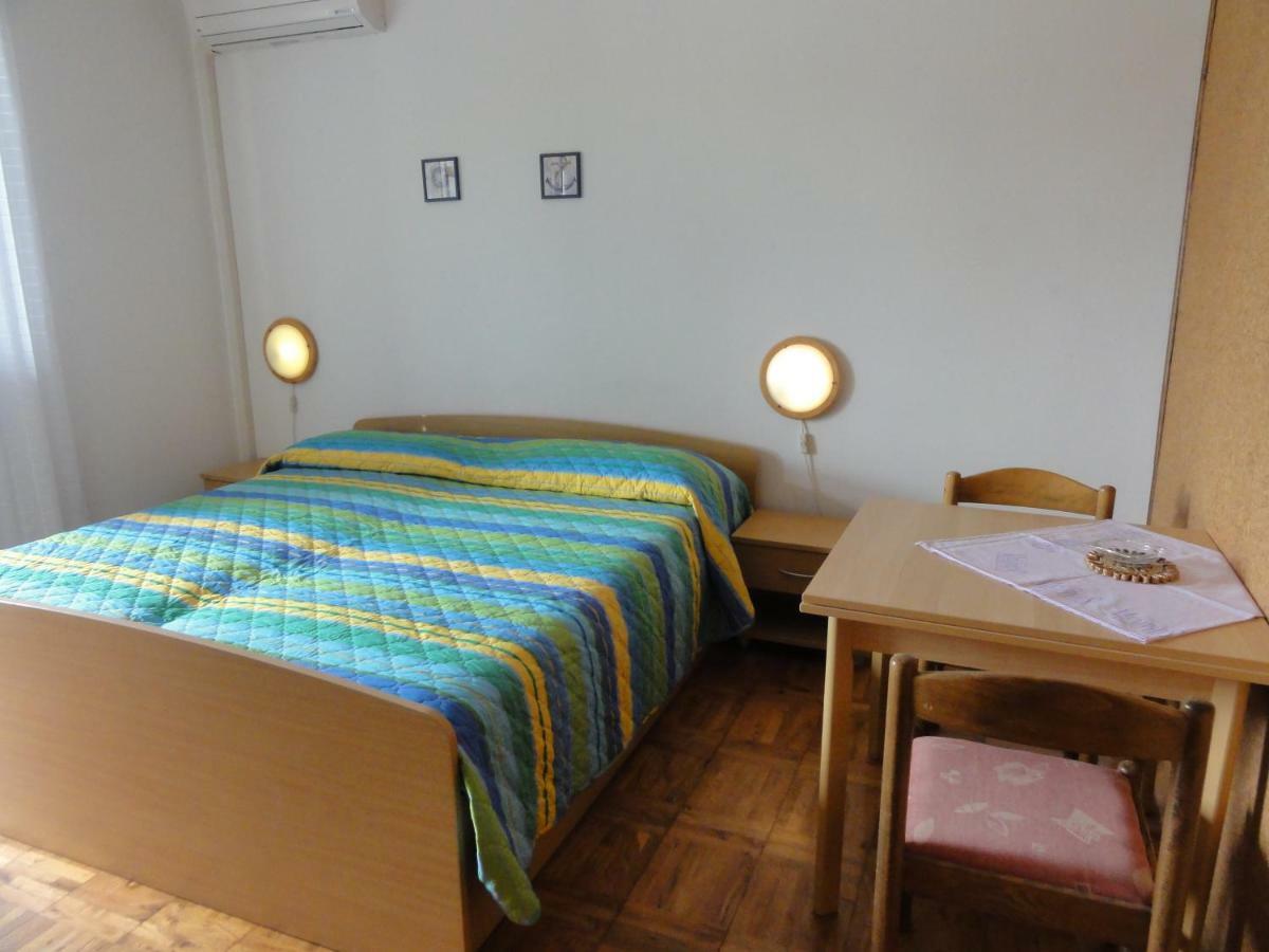 Nice And Cozy Apartment Ferry In Medulin Exteriér fotografie